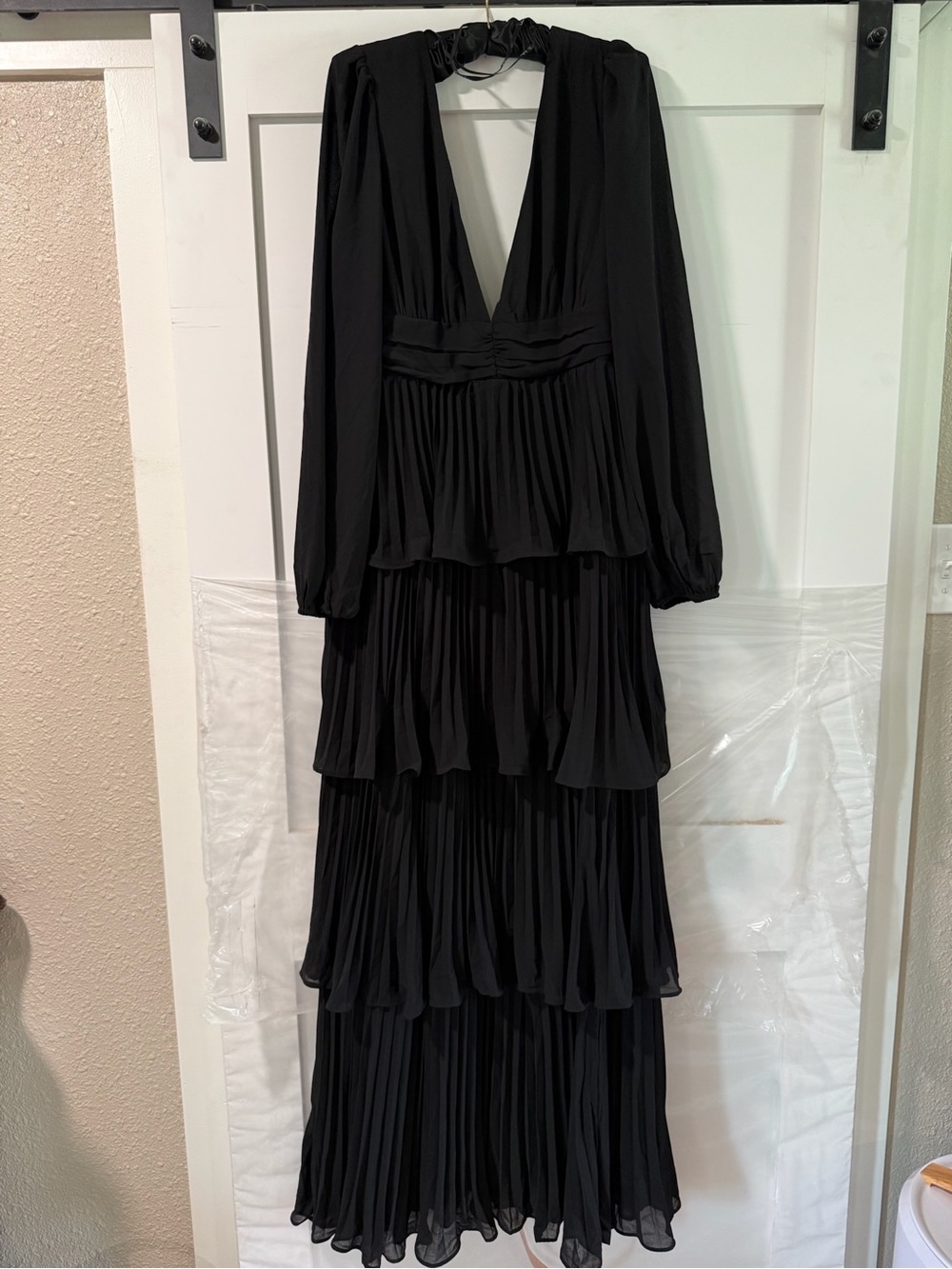 Lulu's Black Pleated Tiered Long Sleeve Maxi Dress